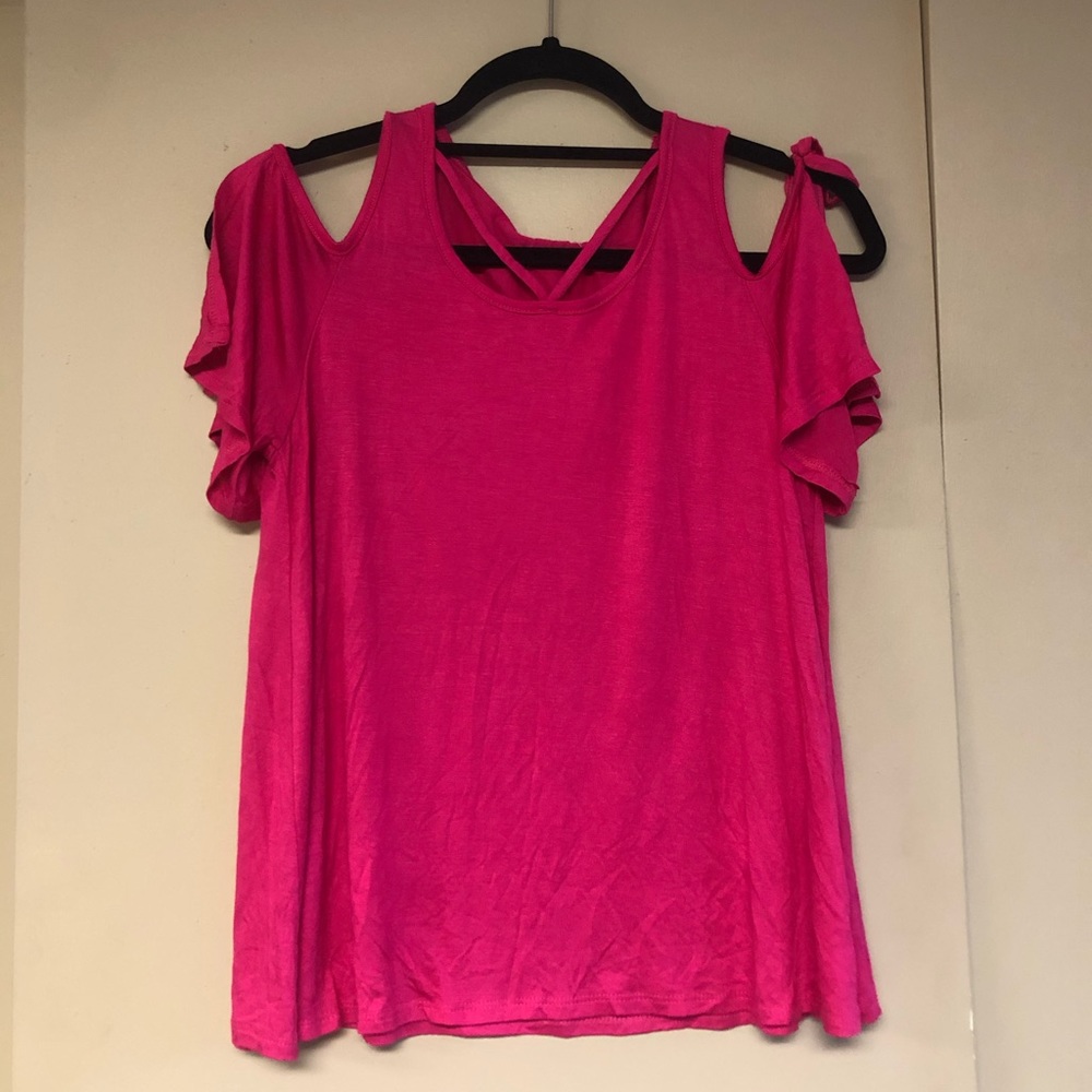 Juniors cut out pink top